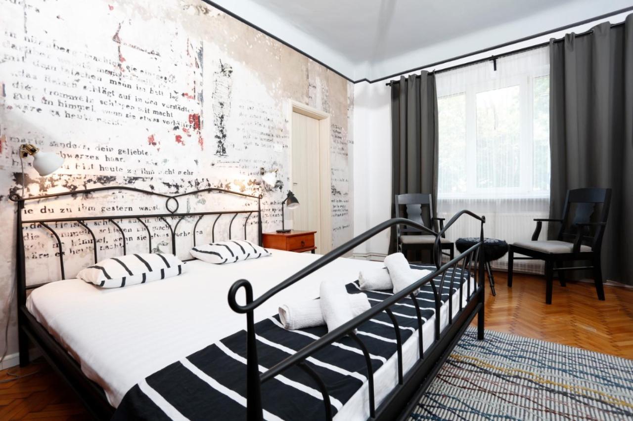 Traditional Modern 3 Bedroom Apartment In Center Bucarest Extérieur photo