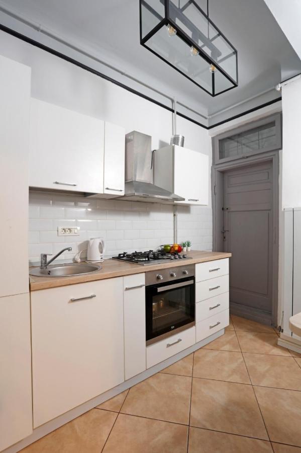 Traditional Modern 3 Bedroom Apartment In Center Bucarest Extérieur photo