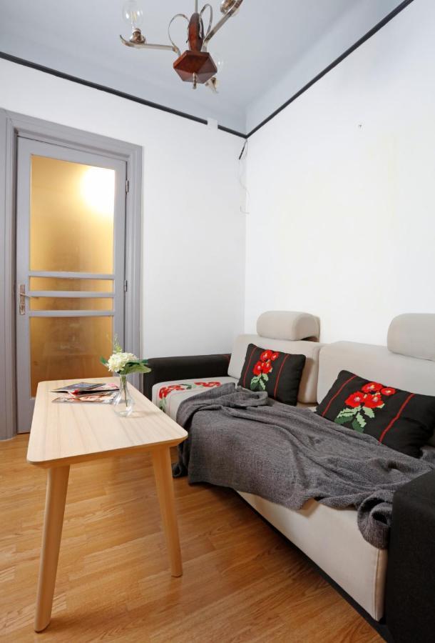 Traditional Modern 3 Bedroom Apartment In Center Bucarest Extérieur photo