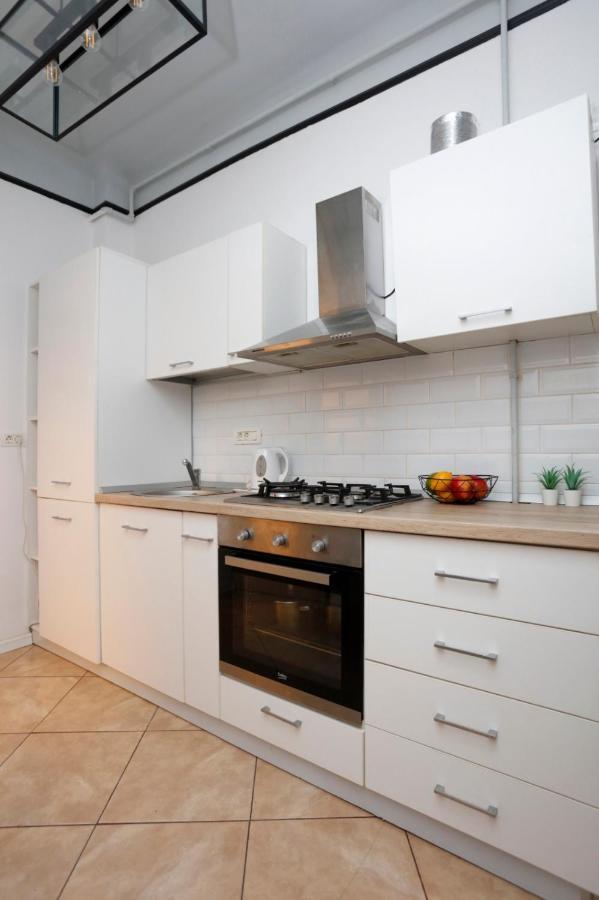 Traditional Modern 3 Bedroom Apartment In Center Bucarest Extérieur photo